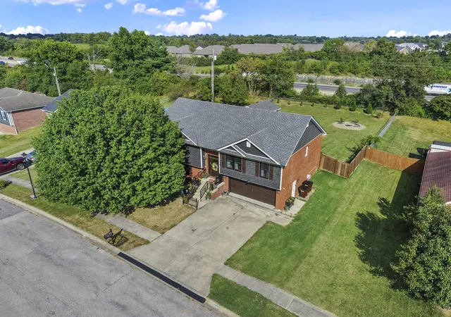 Photo 2 of Sale Pending at 425 Tobiano Dr, Richmond, KY 40475 | MLS# 26024483 | Listing updated on 2026-09-28