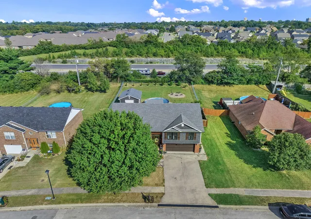 Photo 3 of Sale Pending at 425 Tobiano Dr, Richmond, KY 40475 | MLS# 26024483 | Listing updated on 2026-09-28