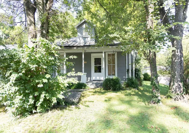 Photo 2 of Single family home for sale at 1101 Northview St, Paducah, KY 42001 | MLS# 26024547 | Listing updated on 2026-09-18