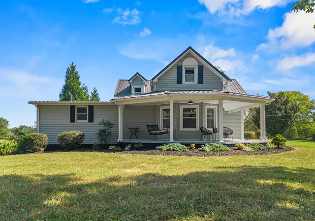 Photo 3 of Single family home for sale at 130 Lake Forest Dr, Somerset, KY 42503 | MLS# 26024487 | Listing updated on 2026-10-07