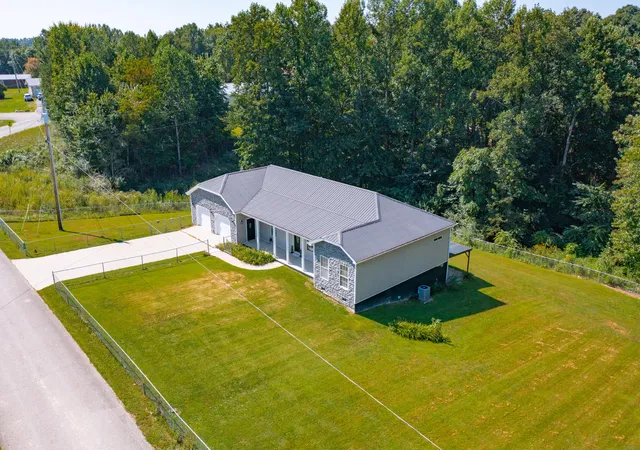 Photo 2 of Single family home for sale at 118 Jackson County High School Rd, Mc Kee, KY 40447 | MLS# 26024500 | Listing updated on 2026-09-05