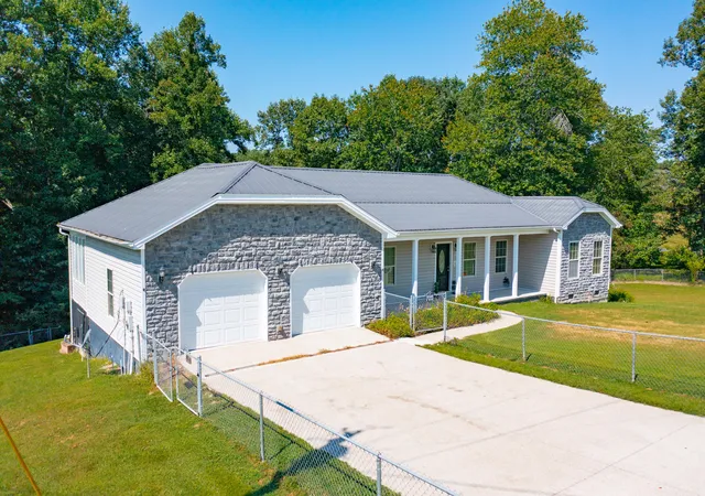 Photo 3 of Single family home for sale at 118 Jackson County High School Rd, Mc Kee, KY 40447 | MLS# 26024500 | Listing updated on 2026-09-05