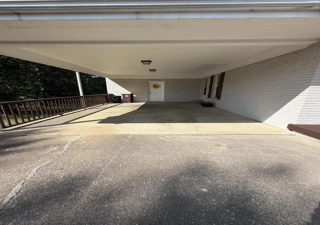 Photo 3 of Single family home for sale at 71 Sycamore St, Somerset, KY 42501 | MLS# 26024651 | Listing updated on 2026-09-12
