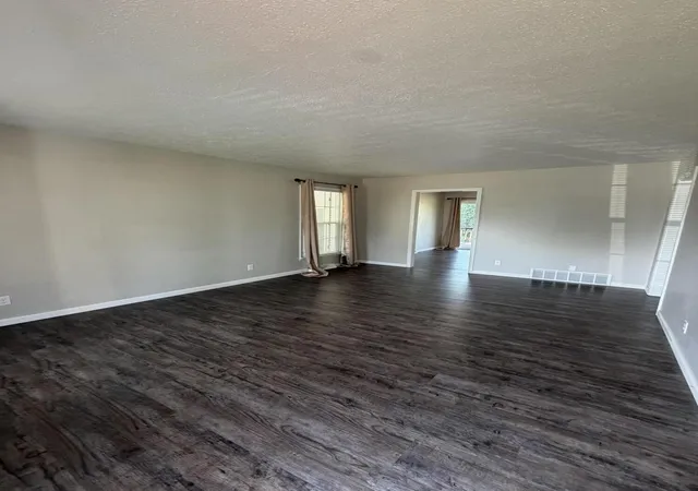 Photo 4 of Single family home for sale at 71 Sycamore St, Somerset, KY 42501 | MLS# 26024651 | Listing updated on 2026-09-12