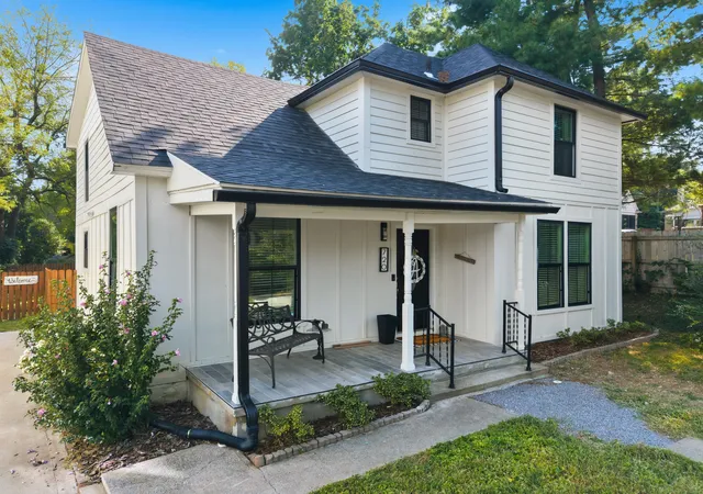Photo 2 of Single family home for sale at 720 W Lexington Ave, Danville, KY 40422 | MLS# 26024532 | Listing updated on 2026-09-06