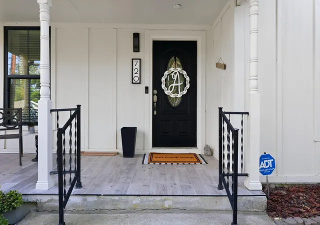 Photo 3 of Single family home for sale at 720 W Lexington Ave, Danville, KY 40422 | MLS# 26024532 | Listing updated on 2026-09-06