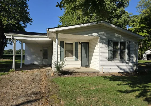 Photo 1 of Single family home for sale at 8615 Shawnee Ln, West Paducah, KY 42086 | MLS# 26024586 | Listing updated on 2026-09-07