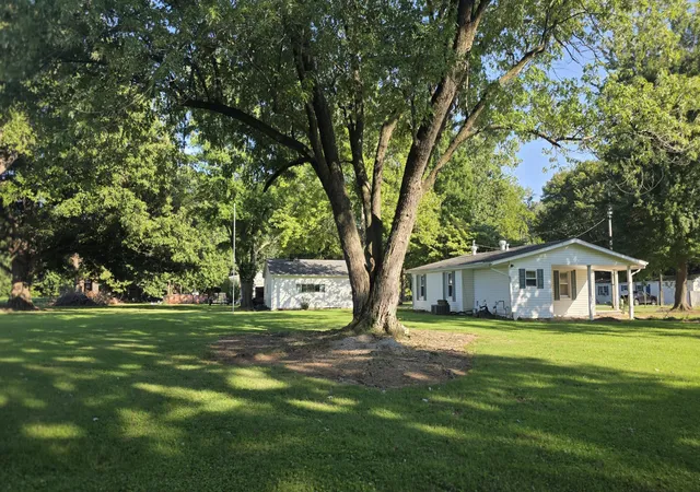 Photo 3 of Sale Pending at 8615 Shawnee Ln, West Paducah, KY 42086 | MLS# 26024586 | Listing updated on 2026-09-19