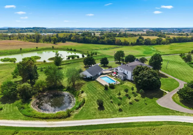 Photo 3 of Mansion for sale at 3200 Lebanon Rd, Springfield, KY 40069 | MLS# 26024872 | Listing updated on 2026-09-10