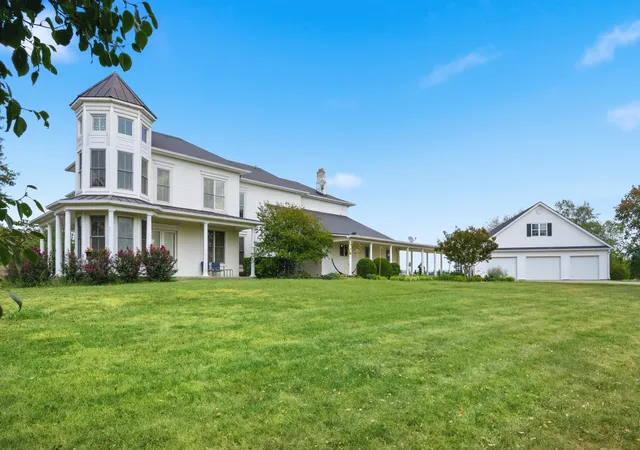 Photo 3 of Single family home for sale at 3200 Lebanon Rd, Springfield, KY 40069 | MLS# 26024872 | Listing updated on 2026-09-10
