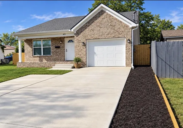 Photo 1 of Single family home for sale at 401 Broadway St, Nicholasville, KY 40356 | MLS# 26024515 | Listing updated on 2026-09-15