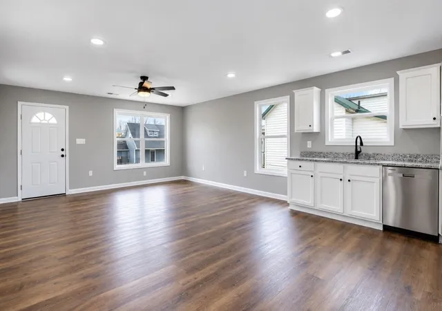 Photo 3 of Single family home for sale at 401 Broadway St, Nicholasville, KY 40356 | MLS# 26024515 | Listing updated on 2026-09-15