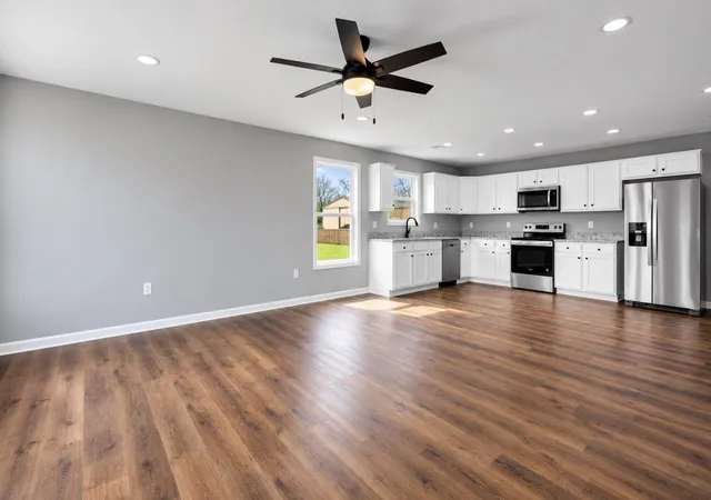 Photo 3 of Single family home for sale at 401 Broadway St, Nicholasville, KY 40356 | MLS# 26024515 | Listing updated on 2026-09-15