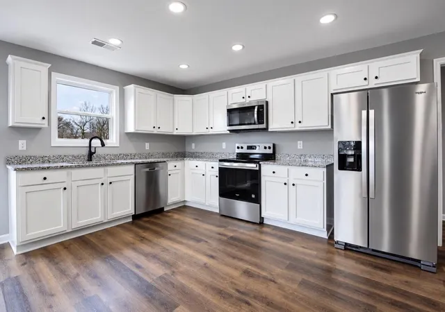 Photo 4 of Single family home for sale at 401 Broadway St, Nicholasville, KY 40356 | MLS# 26024515 | Listing updated on 2026-09-15