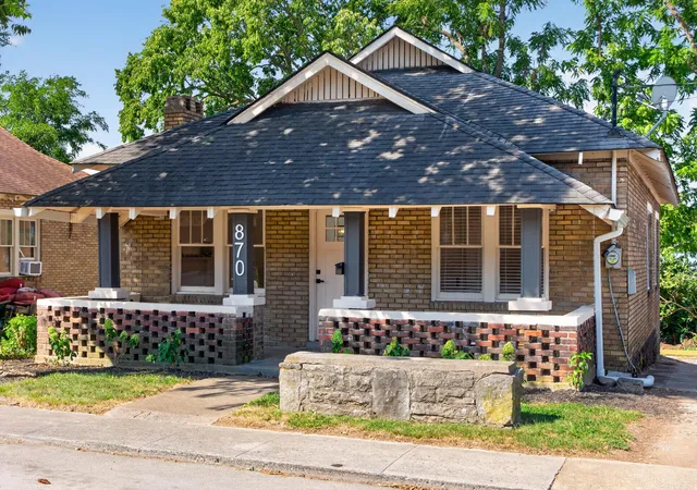 Photo 2 of Sale Pending at 870 Angliana Ave, Lexington, KY 40508 | MLS# 26024606 | Listing updated on 2026-09-10