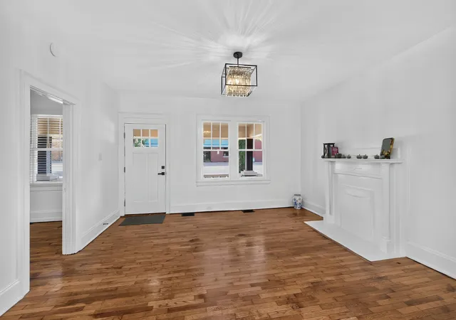 Photo 3 of Sale Pending at 870 Angliana Ave, Lexington, KY 40508 | MLS# 26024606 | Listing updated on 2026-09-10