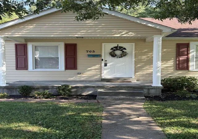 Photo 2 of Single family home for sale at 705 W Housman St, Mayfield, KY 42066 | MLS# 26024584 | Listing updated on 2026-09-12