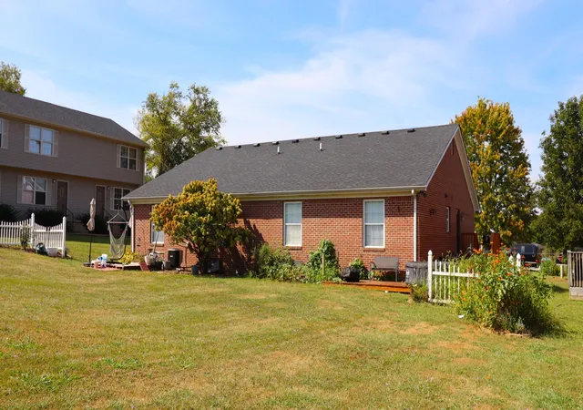 Listing Photo 5 - Condo for sale in building located at 711-713 Park Wy Ave, Harrodsburg, KY 40330