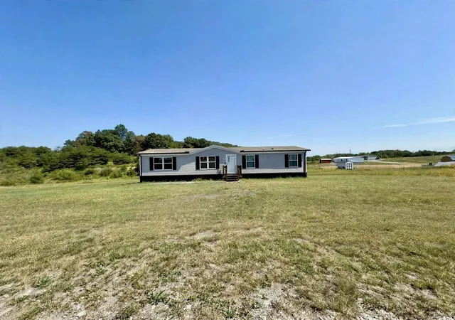 Photo 1 of Single family home for sale at 333 Turkey Lp, East Bernstadt, KY 40729 | MLS# 26024545 | Listing updated on 2026-09-30