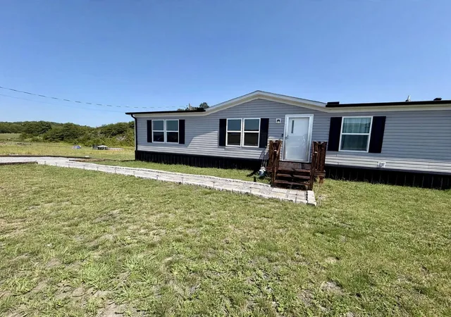 Photo 2 of Single family home for sale at 333 Turkey Lp, East Bernstadt, KY 40729 | MLS# 26024545 | Listing updated on 2026-09-30