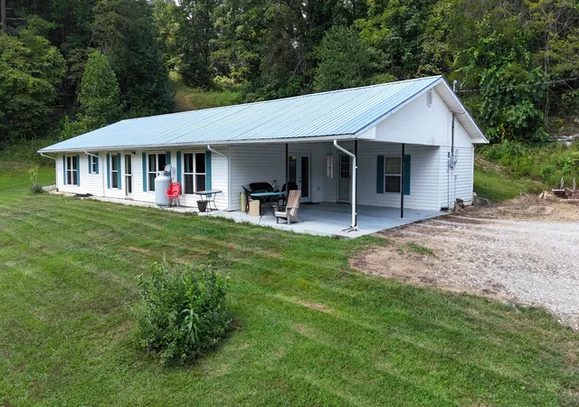 Photo 3 of Single family home for sale at 381 Bullock Cemetery Rd, Somerset, KY 42503 | MLS# 26024541 | Listing updated on 2026-09-07