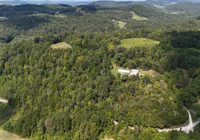 Photo 3 of Single family home for sale at 381 Bullock Cemetery Rd, Somerset, KY 42503 | MLS# 26024541 | Listing updated on 2026-09-07