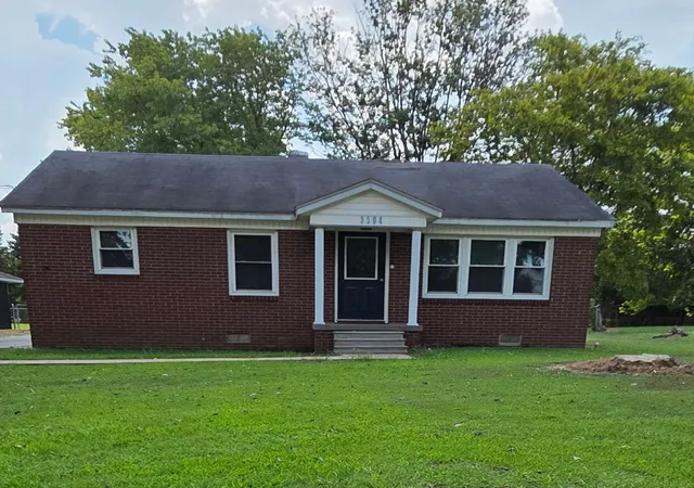 Photo 1 of Single family home for sale at 3504 Cairo Rd, Paducah, KY 42001 | MLS# 26024587 | Listing updated on 2026-09-07