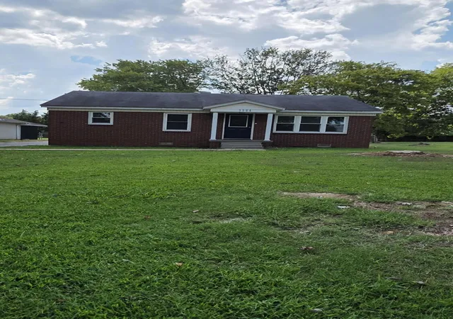Photo 2 of Single family home for sale at 3504 Cairo Rd, Paducah, KY 42001 | MLS# 26024587 | Listing updated on 2026-09-07