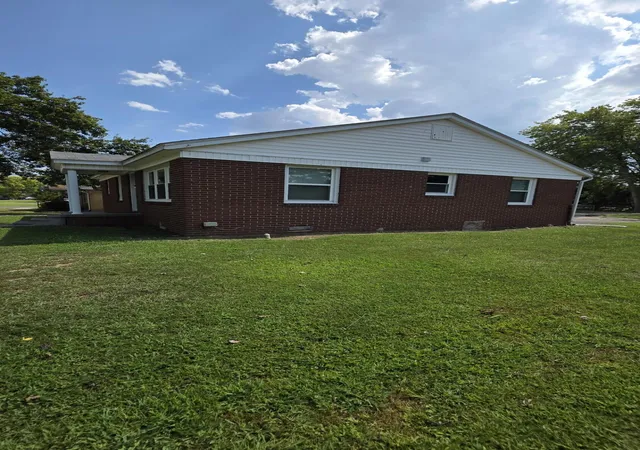 Photo 3 of Single family home for sale at 3504 Cairo Rd, Paducah, KY 42001 | MLS# 26024587 | Listing updated on 2026-09-07