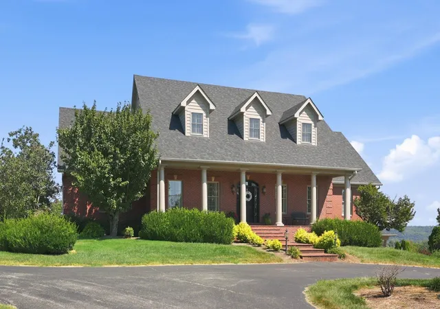 Photo 2 of Single family home for sale at 964 Johnson Rd, Frankfort, KY 40601 | MLS# 26024567 | Listing updated on 2026-09-07