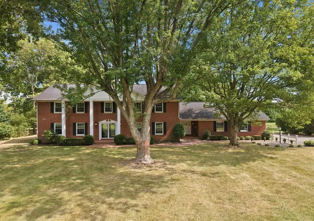 Photo 2 of Single family home for sale at 1050 Bluegrass Pike, Danville, KY 40422 | MLS# 26025938 | Listing updated on 2026-10-16