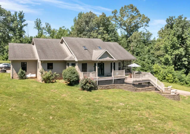 Photo 1 of Single family home for sale at 264 Muddy Frk Ln, Cadiz, KY 42211 | MLS# 26024561 | Listing updated on 2026-09-07