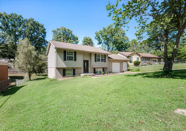 Photo 1 of Single family home for sale at 305 Maple St, Corbin, KY 40701 | MLS# 26025500 | Listing updated on 2026-10-23
