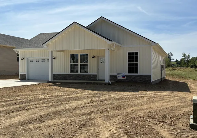 Photo 3 of Single family home for sale at 516 Jones St, Harrodsburg, KY 40330 | MLS# 26024580 | Listing updated on 2026-10-16