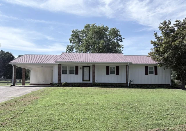 Photo 2 of Single family home for sale at 406 Linden Dr, Mayfield, KY 42066 | MLS# 26024746 | Listing updated on 2026-09-14