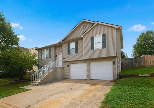 Photo 2 of Sale Pending at 118 S Bold Forbes Blvd, Georgetown, KY 40324 | MLS# 26024812 | Listing updated on 2026-09-12