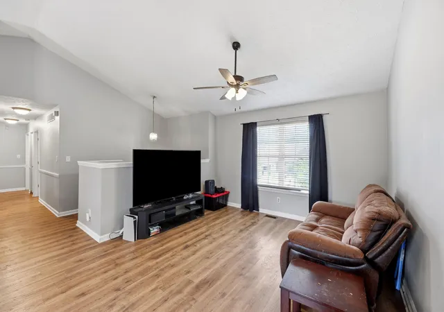 Photo 4 of Sale Pending at 118 S Bold Forbes Blvd, Georgetown, KY 40324 | MLS# 26024812 | Listing updated on 2026-09-12
