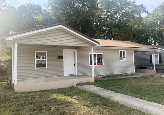 Photo 1 of Single family home for sale at 155 N Kentucky Ave, Hopkinsville, KY 42240 | MLS# 26024798 | Listing updated on 2026-09-09