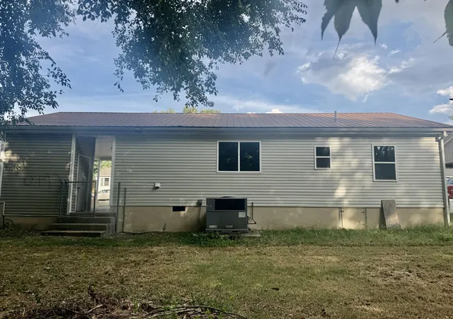Photo 3 of Single family home for sale at 155 N Kentucky Ave, Hopkinsville, KY 42240 | MLS# 26024798 | Listing updated on 2026-09-09