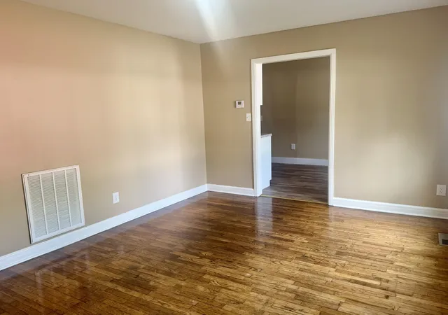 Photo 3 of Single family home for sale at 155 N Kentucky Ave, Hopkinsville, KY 42240 | MLS# 26024798 | Listing updated on 2026-09-09