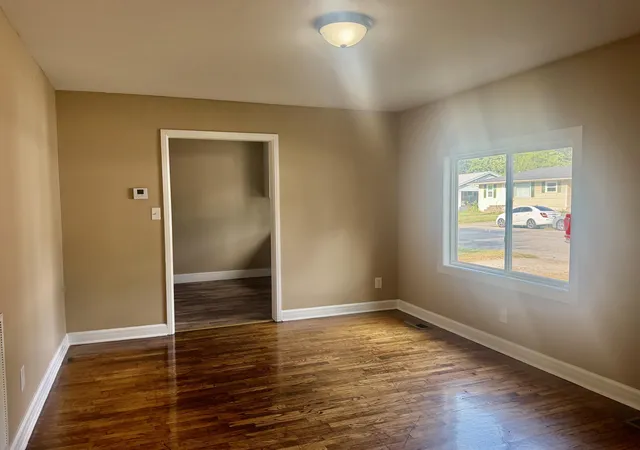 Photo 4 of Single family home for sale at 155 N Kentucky Ave, Hopkinsville, KY 42240 | MLS# 26024798 | Listing updated on 2026-09-09