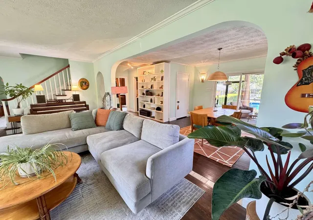 Photo 3 of Sale Pending at 1710 Courtney Ave, Lexington, KY 40505 | MLS# 26024626 | Listing updated on 2026-10-14
