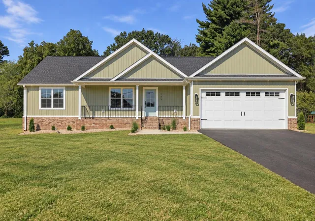 Single family home for sale at 409 N 18th Street, Murray, KY 42071 | MLS# 26024636 | Listing updated on 2026-09-08