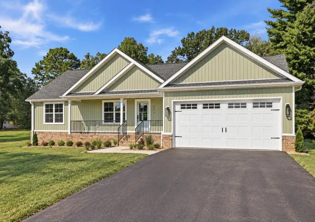 Photo 1 of Single family home for sale at 409 N 18th Street, Murray, KY 42071 | MLS# 26024636 | Listing updated on 2026-09-08