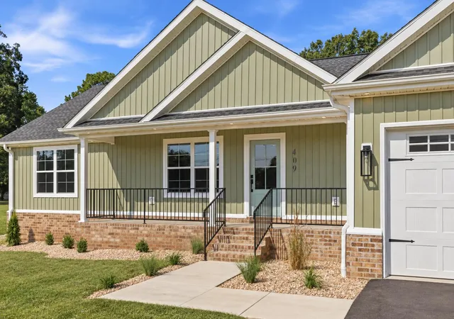 Photo 2 of Single family home for sale at 409 N 18th Street, Murray, KY 42071 | MLS# 26024636 | Listing updated on 2026-09-08