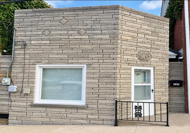 Photo 1 of Sale Pending at 121 Short St, Harrodsburg, KY 40330 | MLS# 26024715 | Listing updated on 2026-09-12