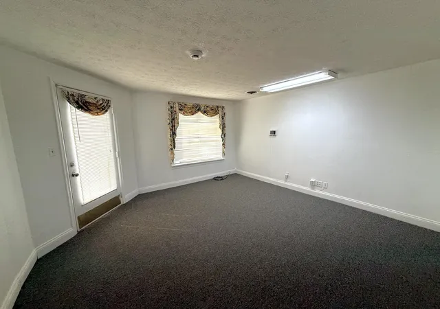 Photo 3 of Sale Pending at 121 Short St, Harrodsburg, KY 40330 | MLS# 26024715 | Listing updated on 2026-09-12