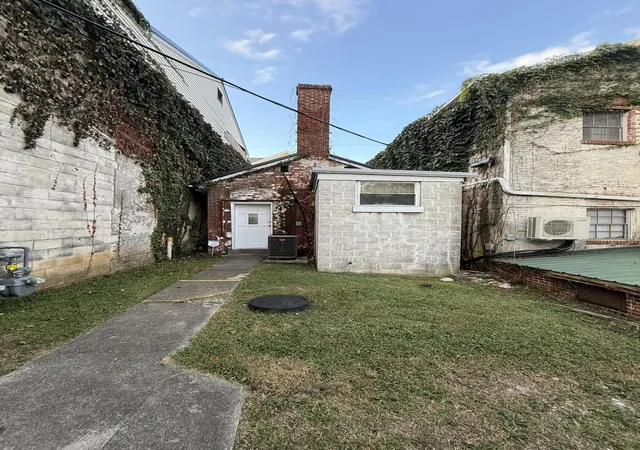 Photo 9 of Sale Pending at 121 Short St, Harrodsburg, KY 40330 | MLS# 26024715 | Listing updated on 2026-09-12