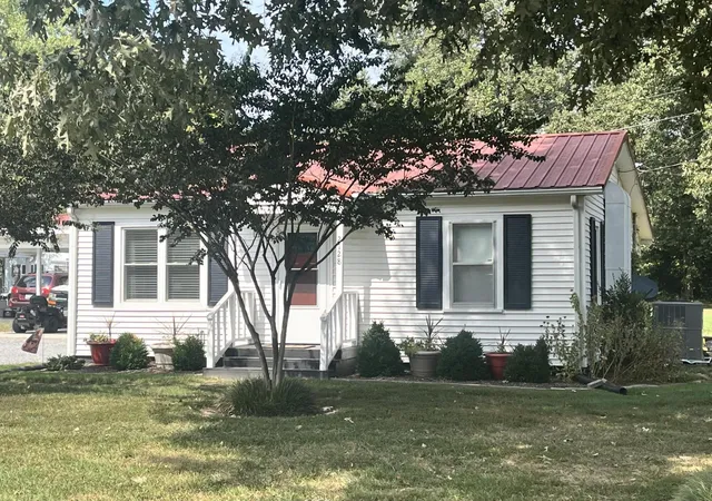 Photo 3 of Sale Pending at 2128 Homewood Ave, Paducah, KY 42003 | MLS# 26024735 | Listing updated on 2026-09-15