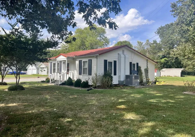 Sale Pending at 2128 Homewood Ave, Paducah, KY 42003 | MLS# 26024735 | Listing updated on 2026-09-15
